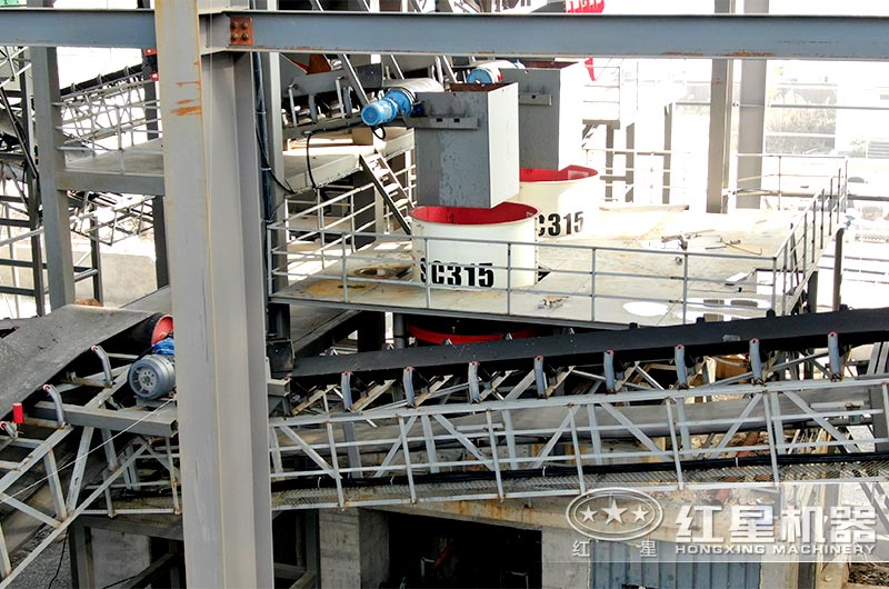 江蘇客戶大型砂石現(xiàn)場圓錐破碎機 江蘇客戶大型砂石現(xiàn)場圓錐破碎機