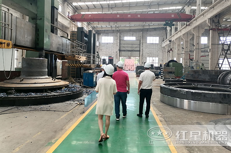 球磨機生產(chǎn)車間 球磨機生產(chǎn)車間