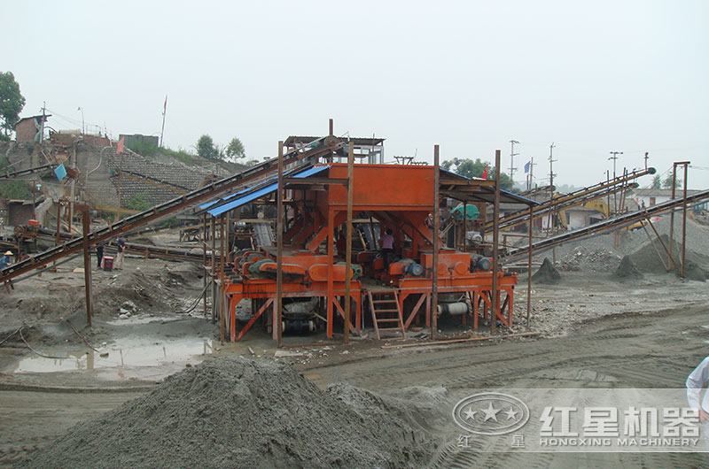 對(duì)輥破碎機(jī)加工煤矸石生產(chǎn)現(xiàn)場(chǎng) 對(duì)輥破碎機(jī)加工煤矸石生產(chǎn)現(xiàn)場(chǎng)