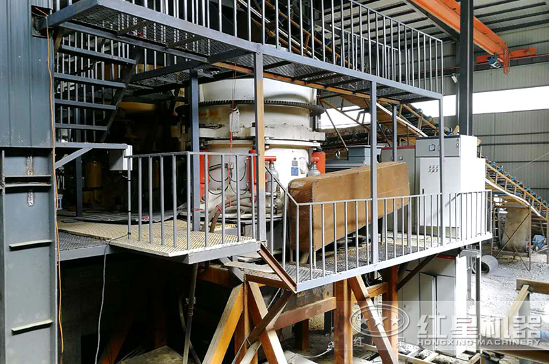 鋼渣破碎加工客戶現(xiàn)場(chǎng)一角 鋼渣破碎加工客戶現(xiàn)場(chǎng)一角