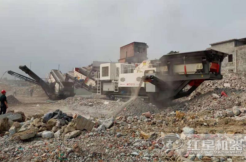 移動(dòng)破碎機(jī)建筑垃圾破碎現(xiàn)場 移動(dòng)破碎機(jī)建筑垃圾破碎現(xiàn)場