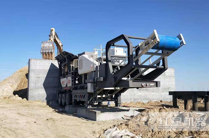 移動式破碎機現(xiàn)場占地面積很小 移動式破碎機現(xiàn)場占地面積很小