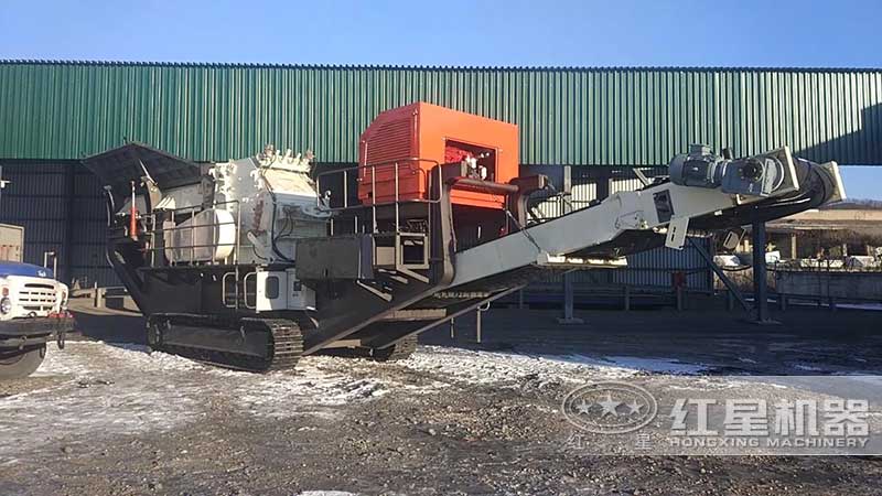 履帶液壓移動(dòng)破碎機(jī)在俄羅斯 履帶液壓移動(dòng)破碎機(jī)在俄羅斯