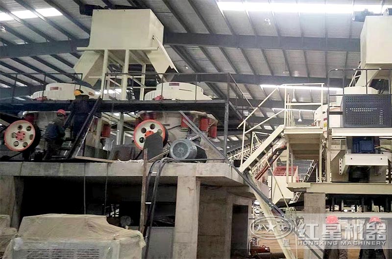 全液壓圓錐破碎機(jī)現(xiàn)場 全液壓圓錐破碎機(jī)現(xiàn)場