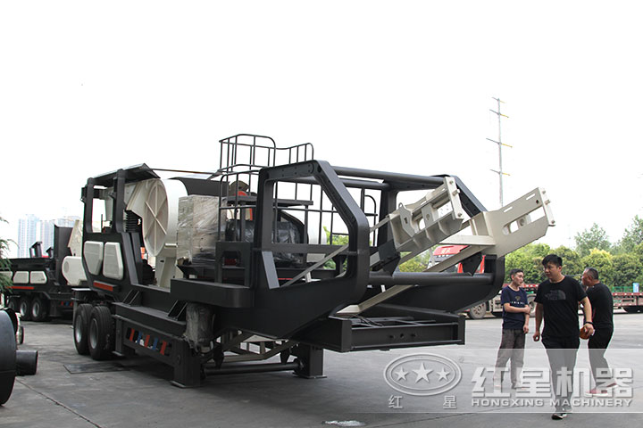 客戶就公司現(xiàn)貨進(jìn)行參觀、考察