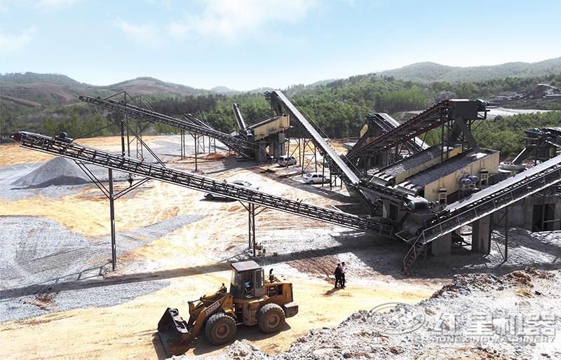 碎石機(jī)器生產(chǎn)12、13石子現(xiàn)場