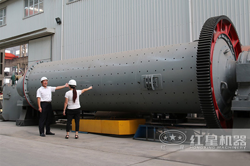 客戶(hù)來(lái)廠參觀球磨機(jī)